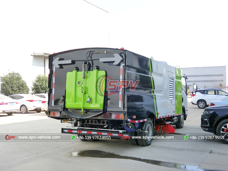 ISUZU 700P Highway Sweeping Truck - Rear Right Side